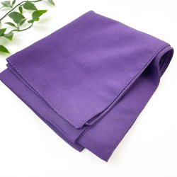 Klassisches lila Vintage-Tuch.  