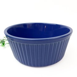 Blaue feuerfeste Schale.