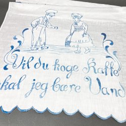 Stort antik viskestykke med bl broderi