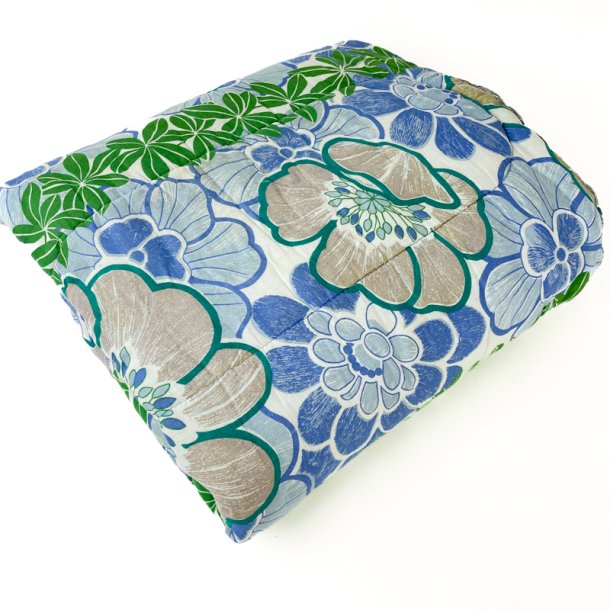 Blomstret bl�t retro vatt�ppe