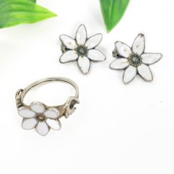 Hvid vintage marguerit ring og �reclips s�lv