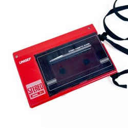 R�d Unisef retro Walkman