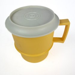 Gult retro krus med l�g � Tupperware